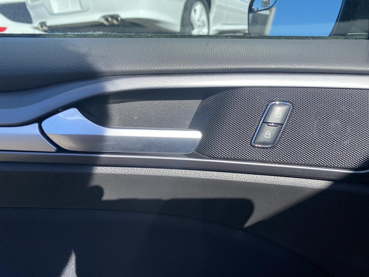 2016 Ford Fusion 4dr Sdn SE FWD Photo
