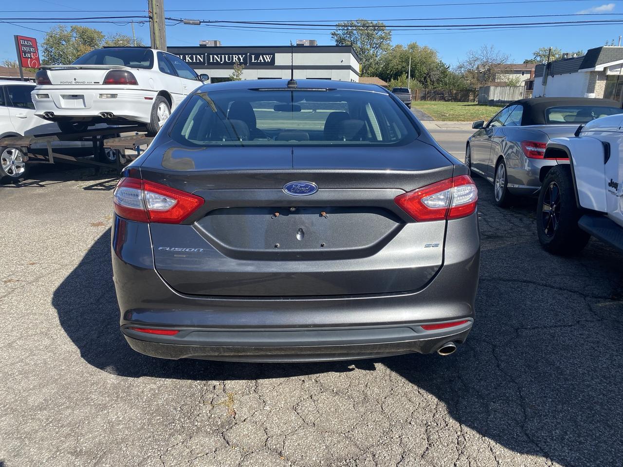 2016 Ford Fusion 4dr Sdn SE FWD Photo3