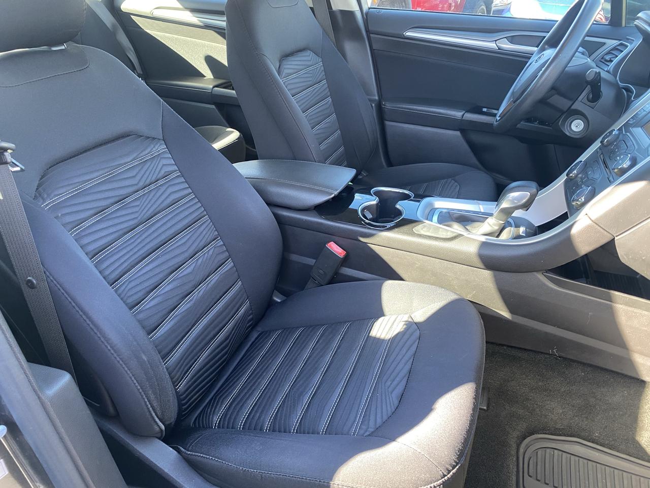 2016 Ford Fusion 4dr Sdn SE FWD Photo