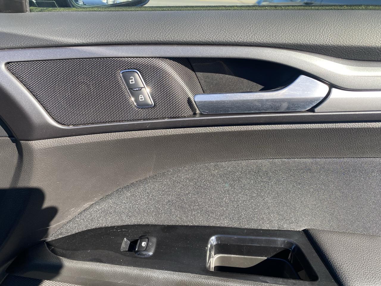 2016 Ford Fusion 4dr Sdn SE FWD Photo
