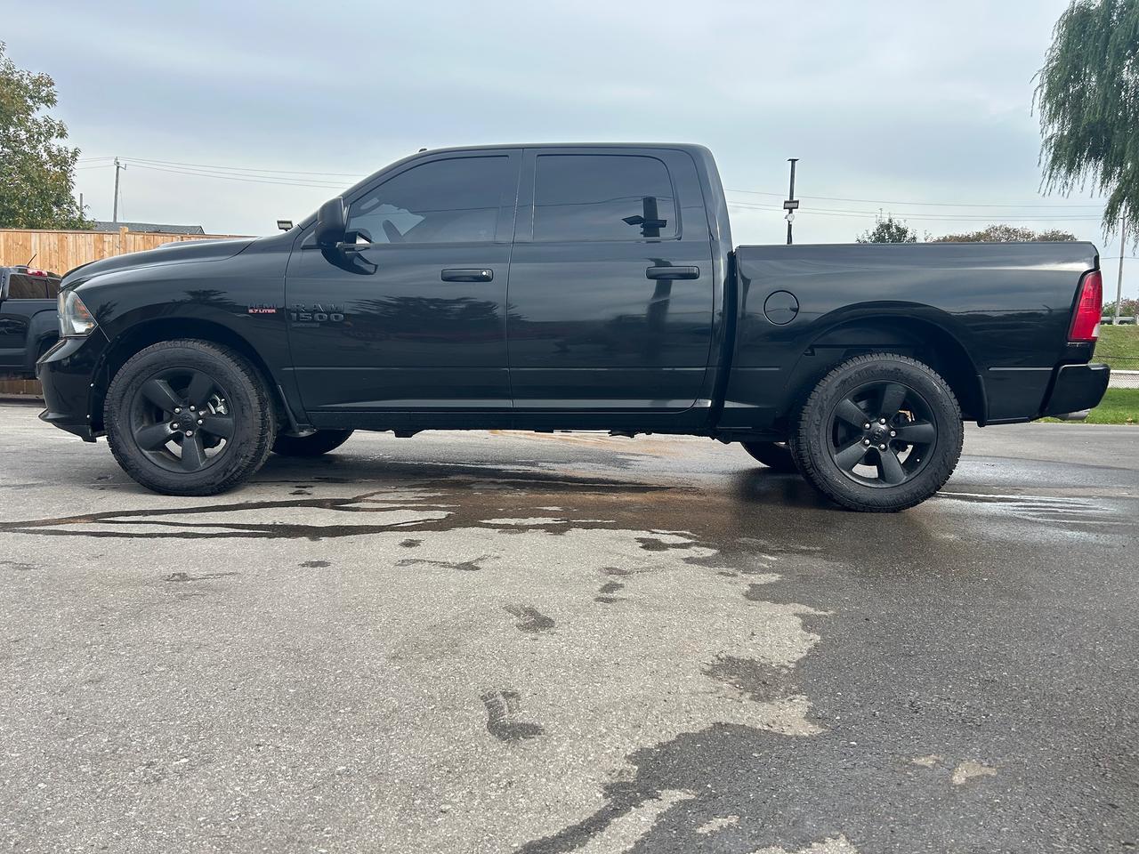 2020 RAM 1500 Classic EXPRESS Photo5