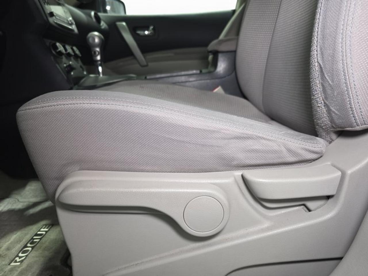 2011 Nissan Rogue SV Photo