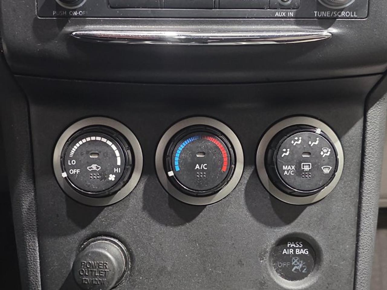 2011 Nissan Rogue SV Photo