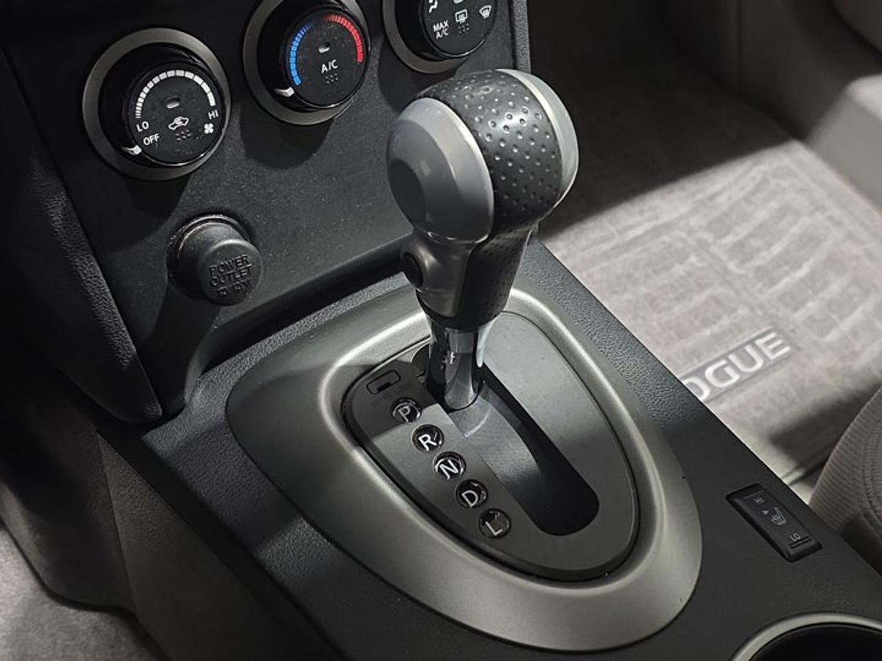 2011 Nissan Rogue SV Photo