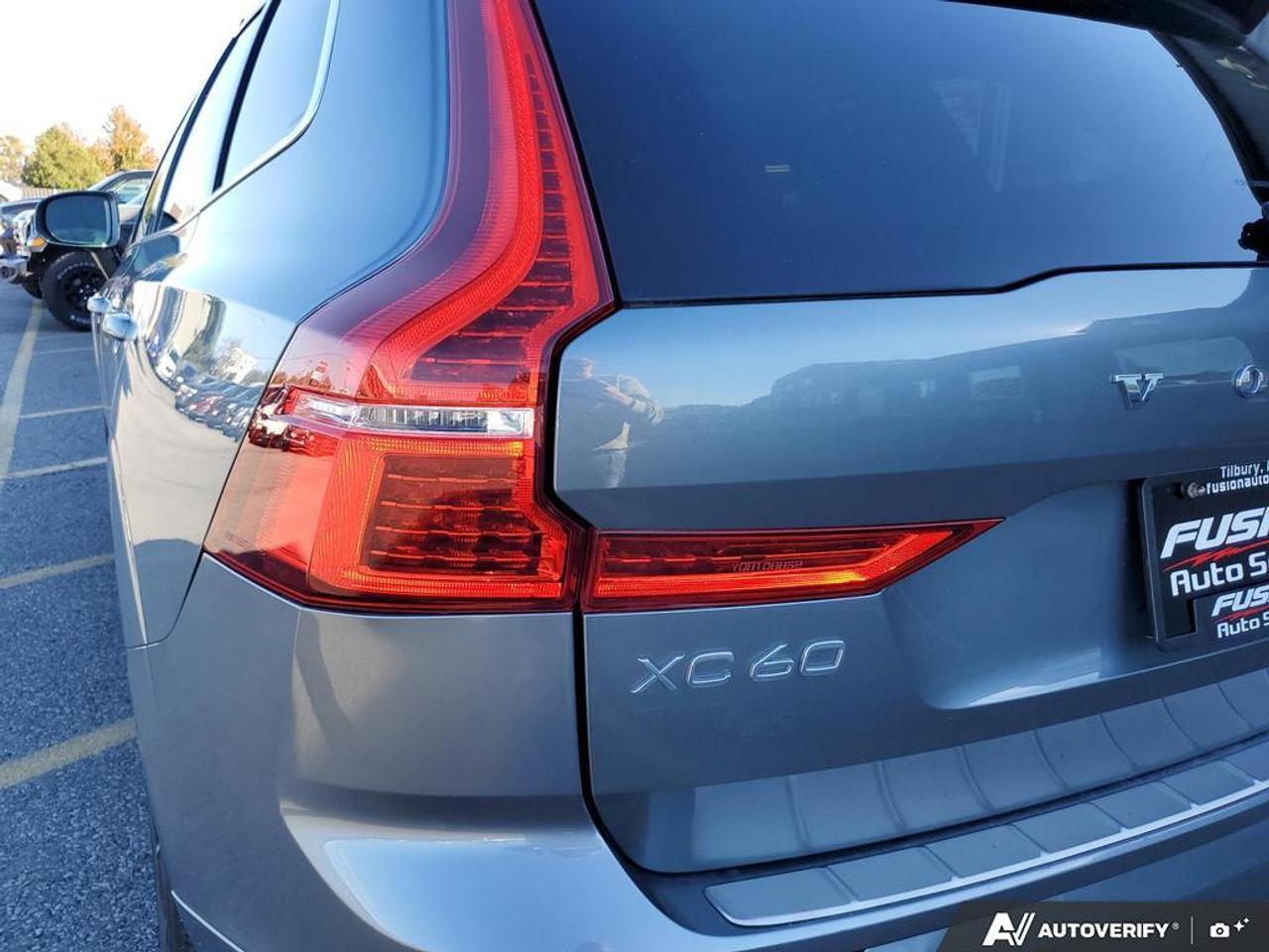 2020 Volvo XC60 T5 AWD Momentum Photo