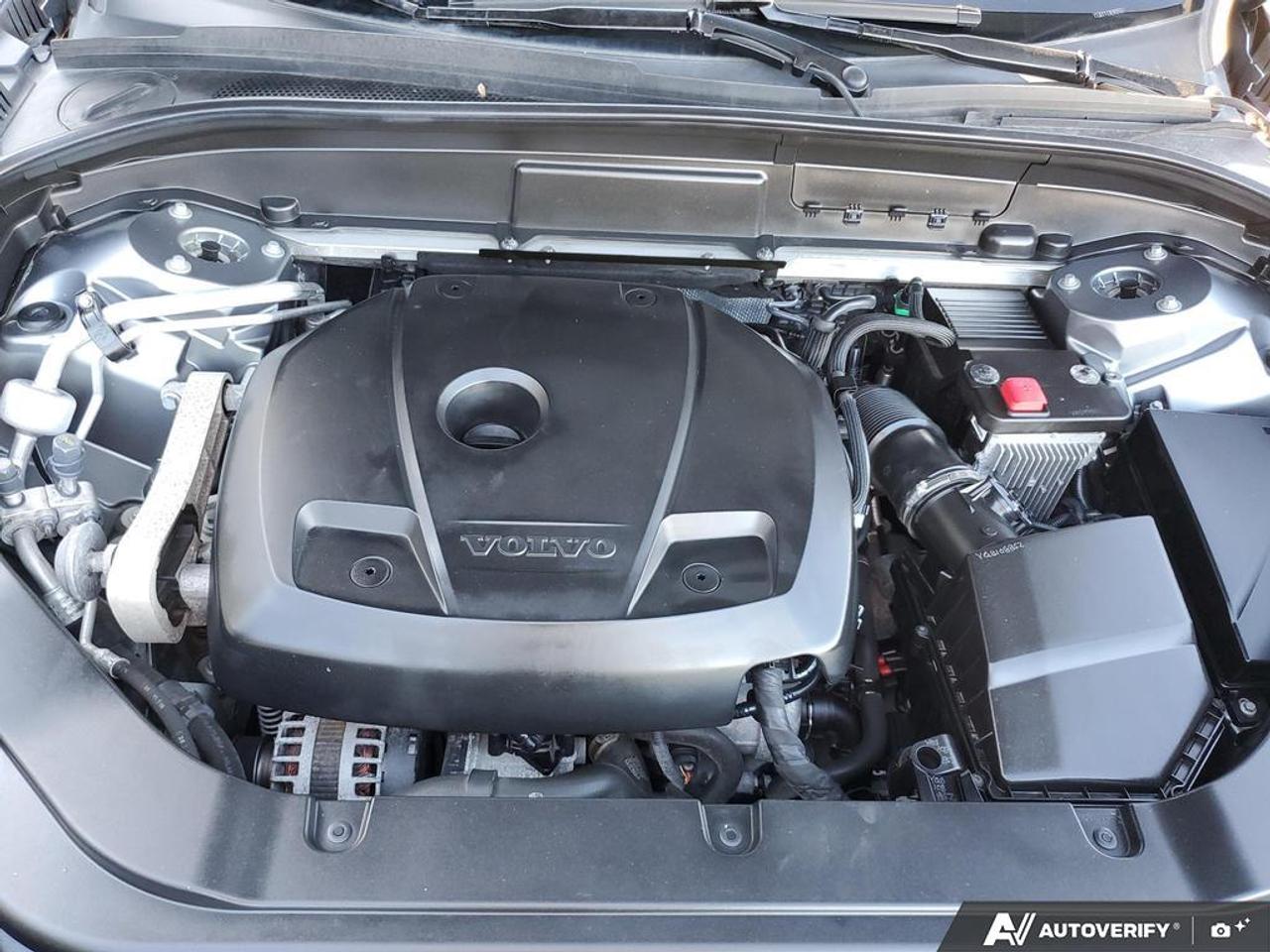 2020 Volvo XC60 T5 AWD Momentum Photo