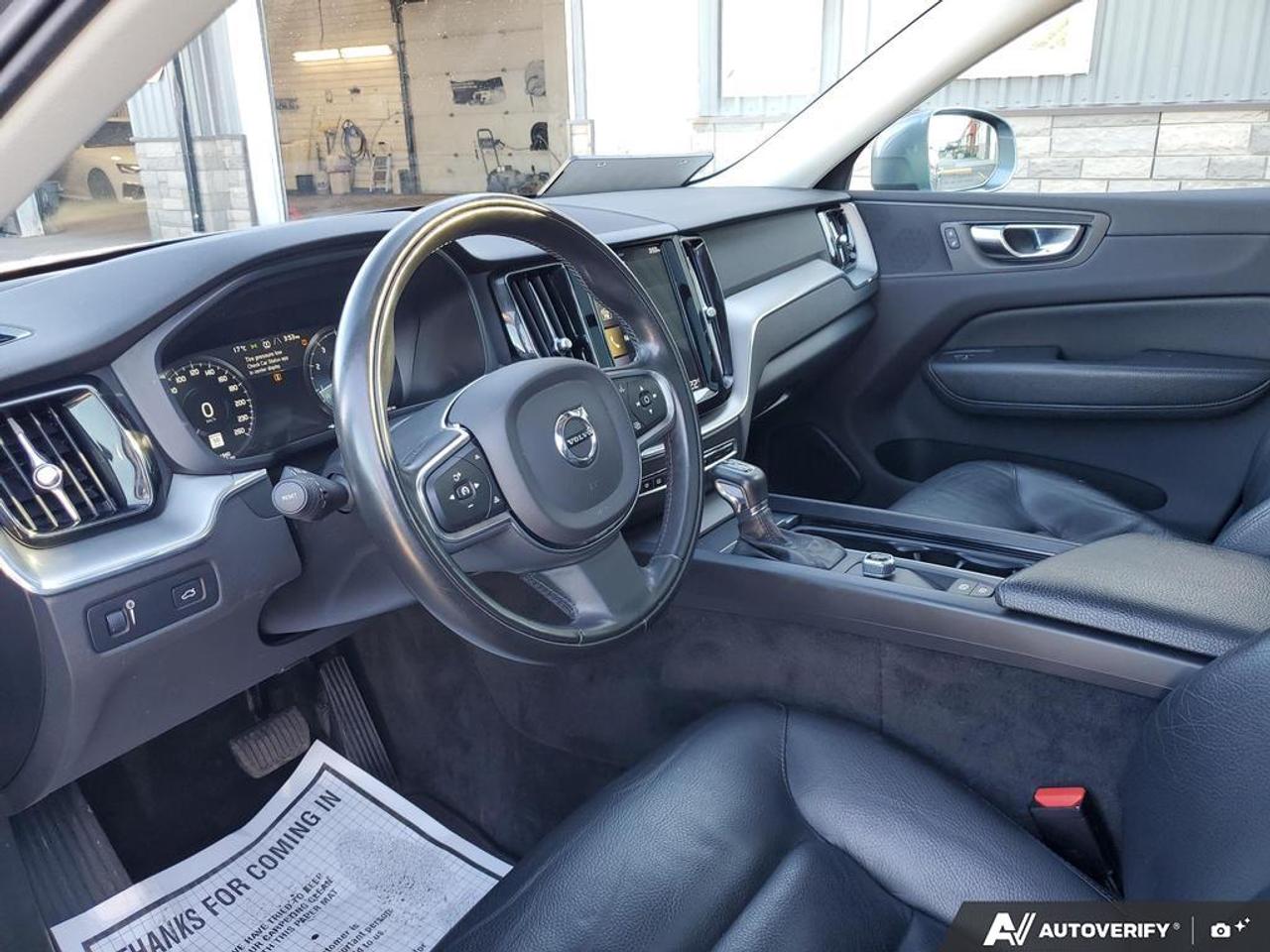 2020 Volvo XC60 T5 AWD Momentum Photo