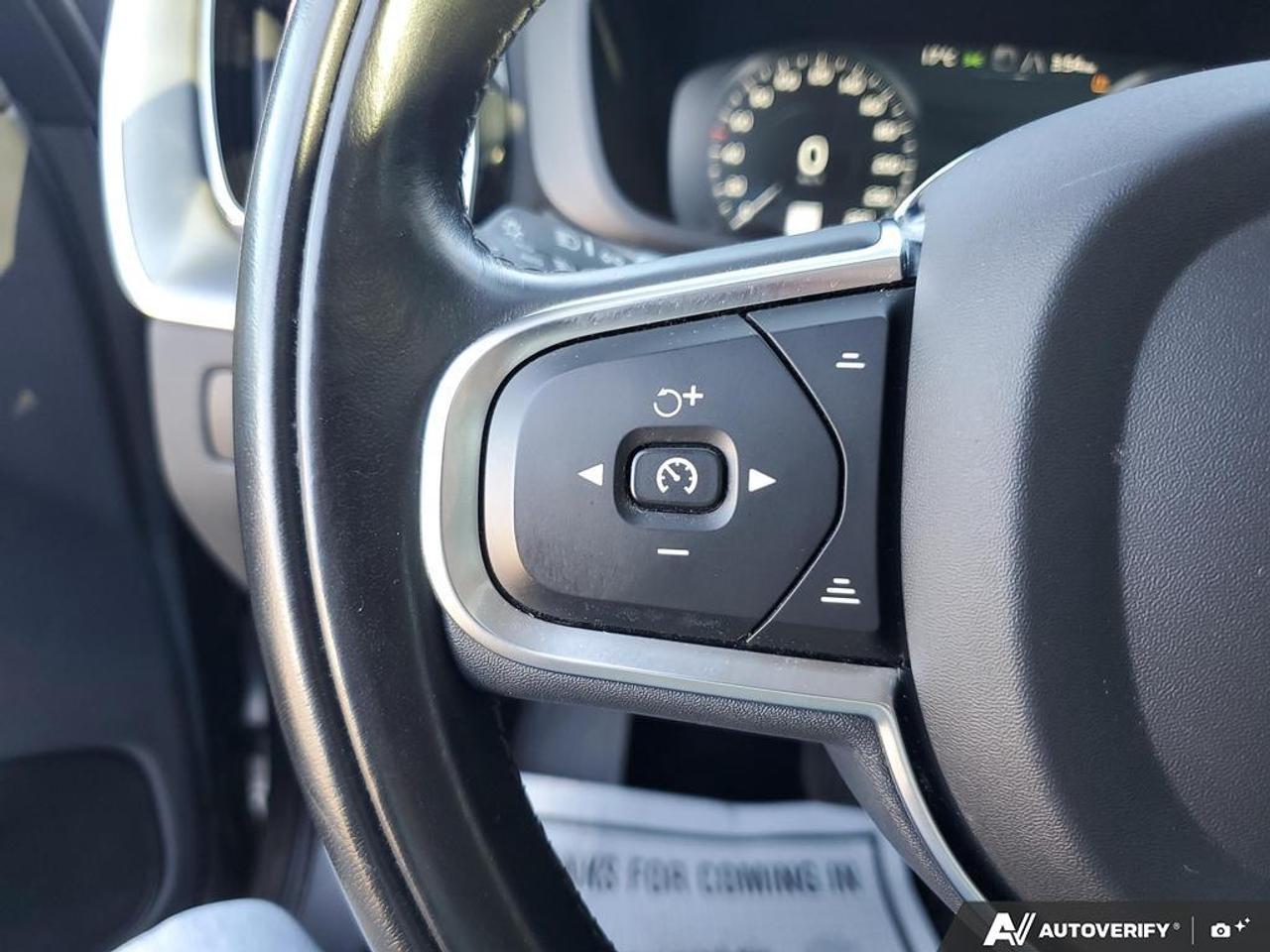 2020 Volvo XC60 T5 AWD Momentum Photo