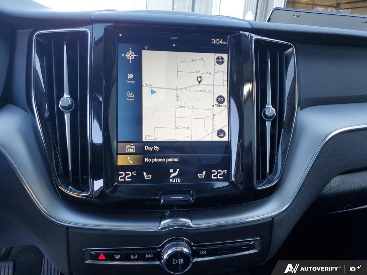 2020 Volvo XC60 T5 AWD Momentum Photo