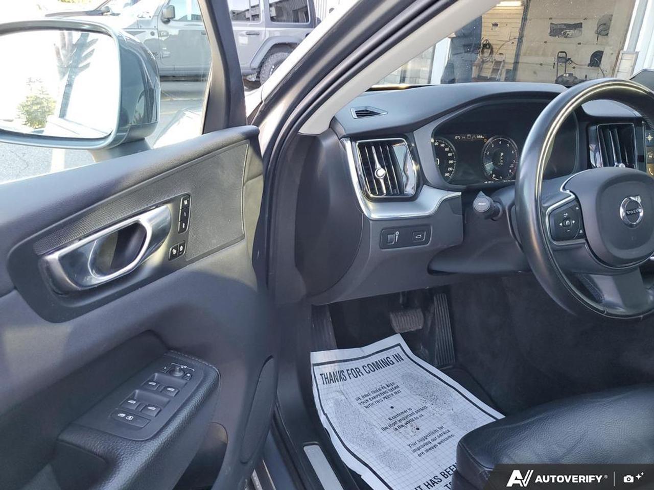 2020 Volvo XC60 T5 AWD Momentum Photo