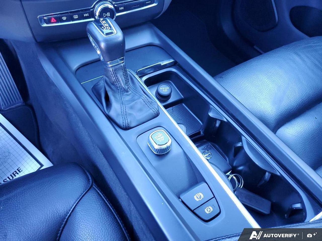 2020 Volvo XC60 T5 AWD Momentum Photo