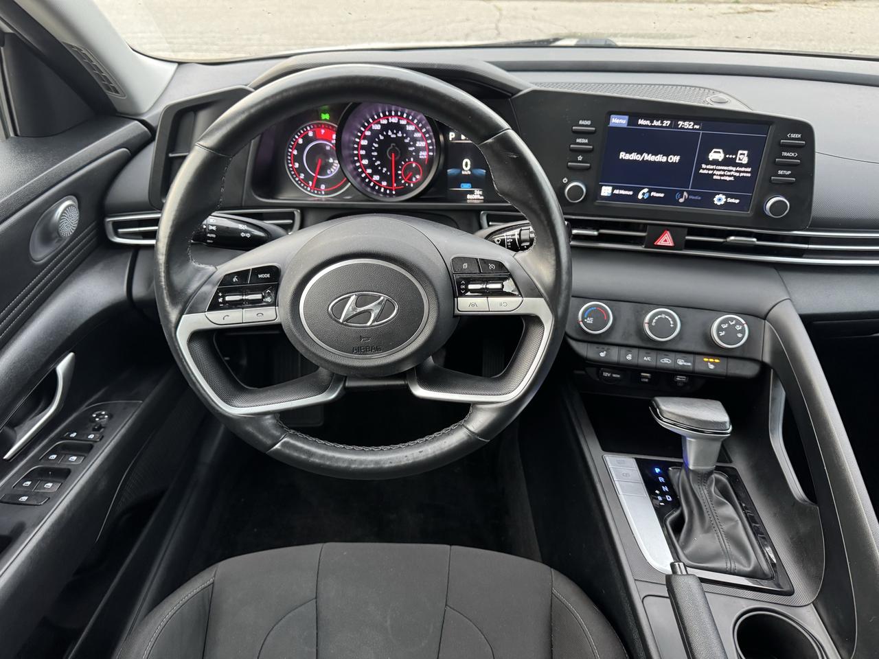 2022 Hyundai Elantra Preferred Photo