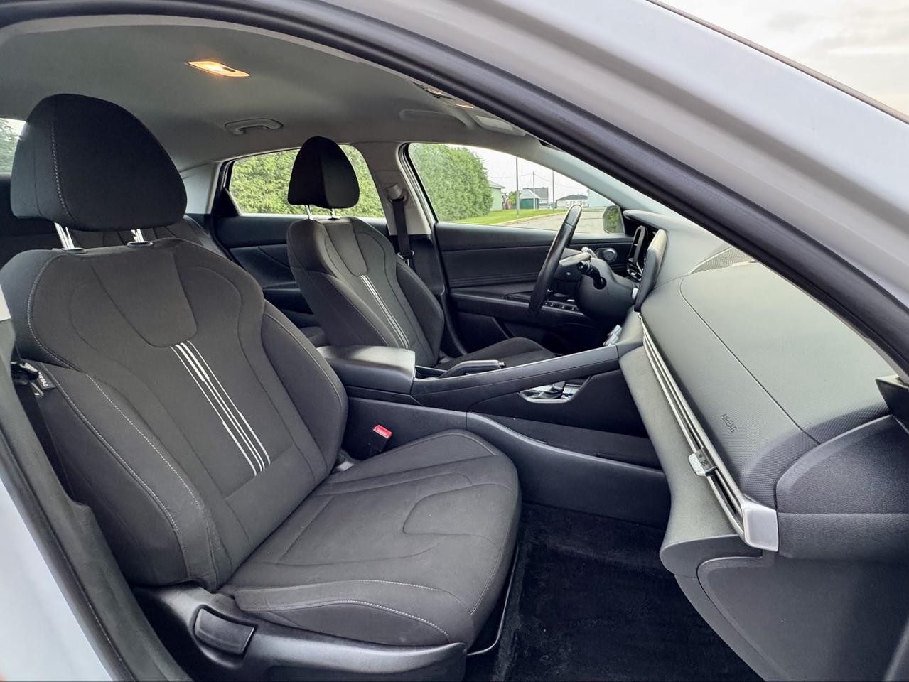 2022 Hyundai Elantra Preferred Photo
