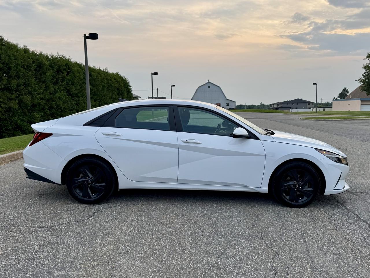 2022 Hyundai Elantra Preferred Photo