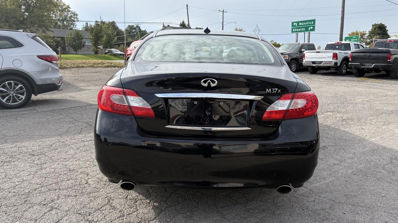 2012 Infiniti M37  Photo
