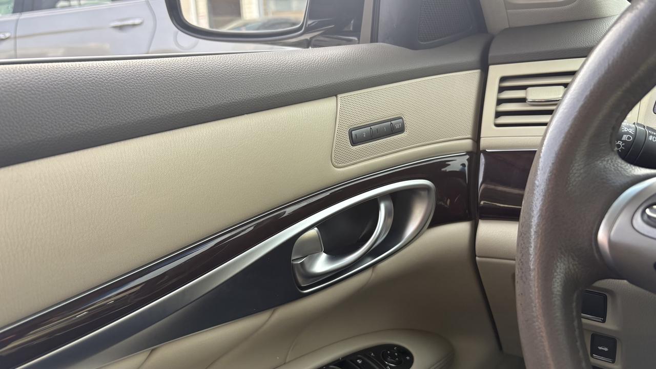 2012 Infiniti M37  Photo