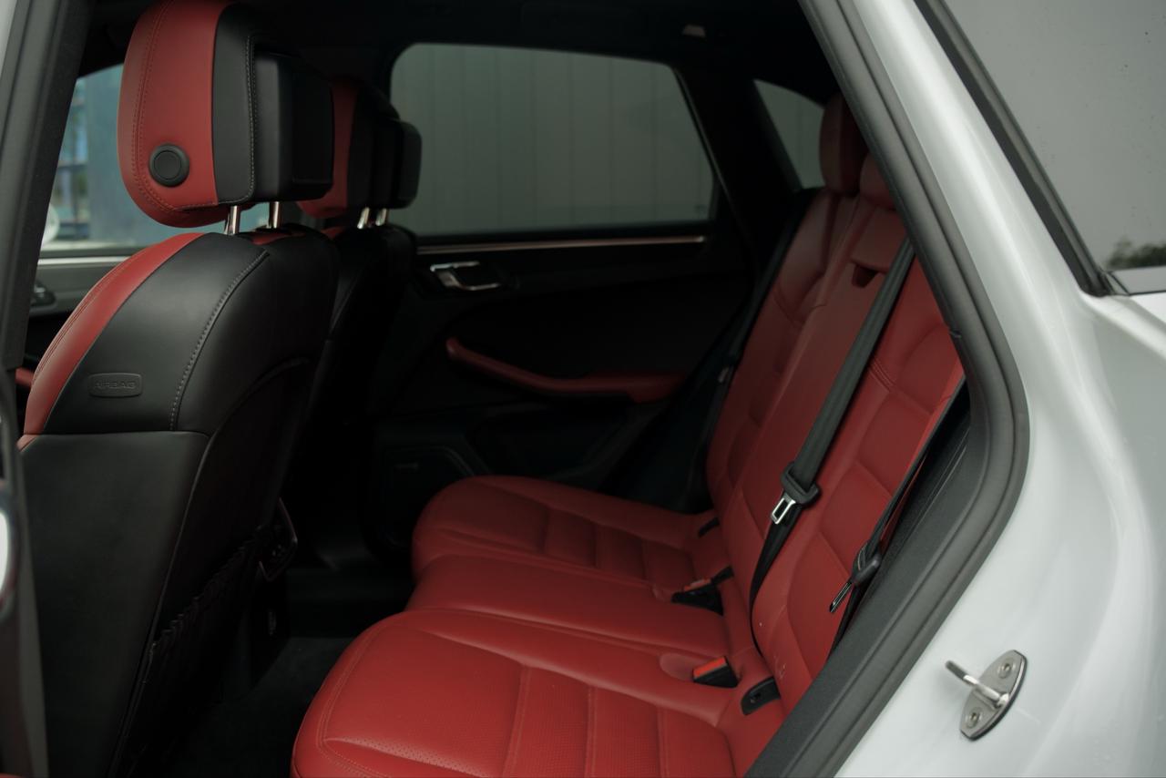 2017 Porsche Macan GTS Photo