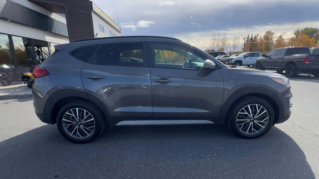 2020 Hyundai Tucson Preferred w/Trend Package AWD, HEATED SEATS, HEATED STEERING WHEEL, MOONROOF, CRUISE CONTROL, REVERSE CAM!! Photo