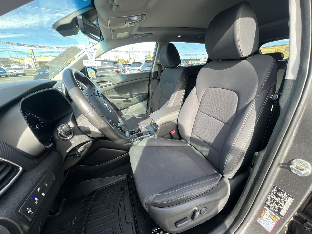 2020 Hyundai Tucson Preferred w/Trend Package AWD, HEATED SEATS, HEATED STEERING WHEEL, MOONROOF, CRUISE CONTROL, REVERSE CAM!! Photo