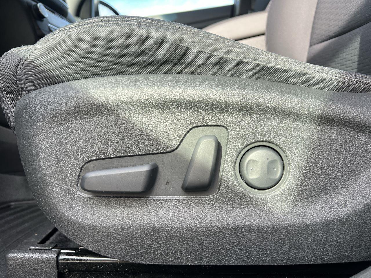 2020 Hyundai Tucson Preferred w/Trend Package AWD, HEATED SEATS, HEATED STEERING WHEEL, MOONROOF, CRUISE CONTROL, REVERSE CAM!! Photo