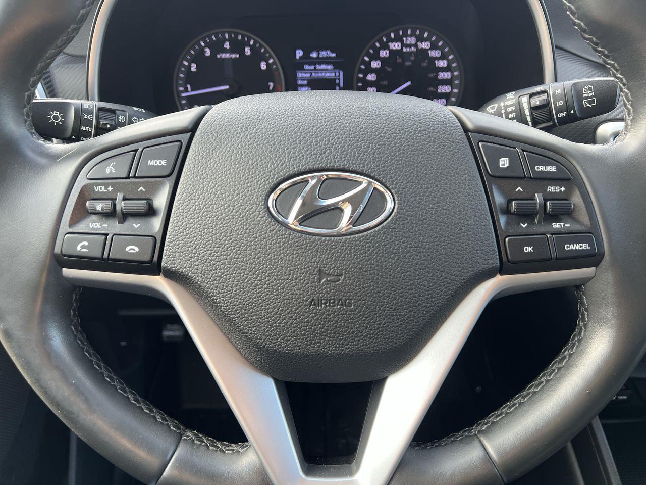 2020 Hyundai Tucson Preferred w/Trend Package AWD, HEATED SEATS, HEATED STEERING WHEEL, MOONROOF, CRUISE CONTROL, REVERSE CAM!! Photo