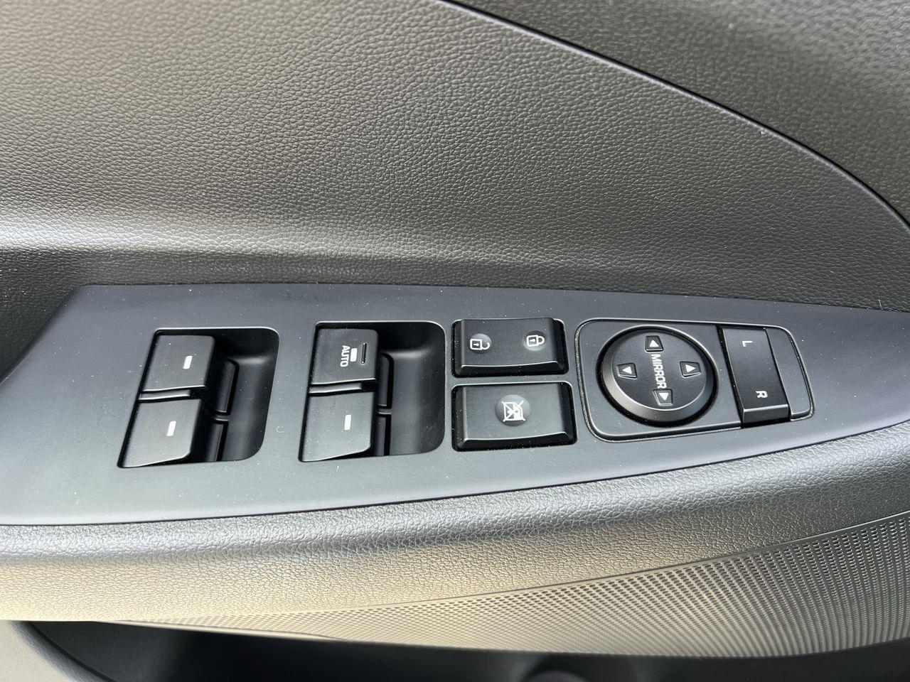 2020 Hyundai Tucson Preferred w/Trend Package AWD, HEATED SEATS, HEATED STEERING WHEEL, MOONROOF, CRUISE CONTROL, REVERSE CAM!! Photo