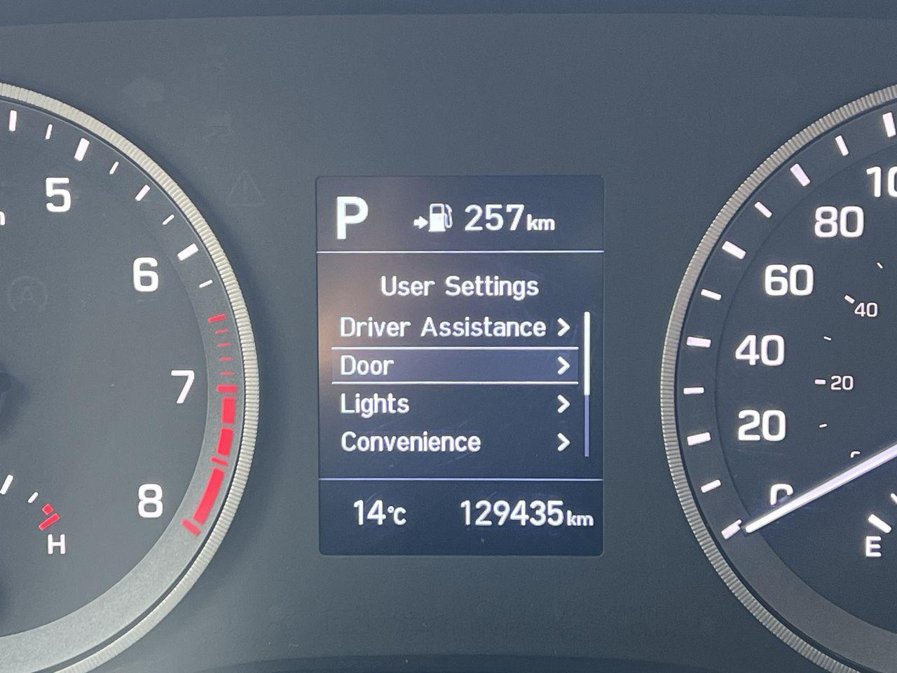 2020 Hyundai Tucson Preferred w/Trend Package AWD, HEATED SEATS, HEATED STEERING WHEEL, MOONROOF, CRUISE CONTROL, REVERSE CAM!! Photo