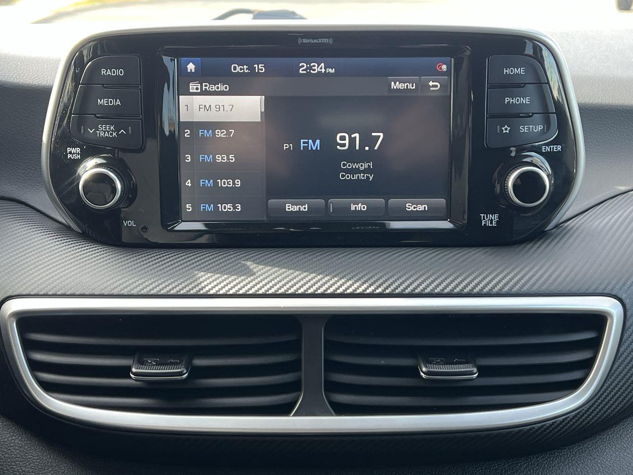 2020 Hyundai Tucson Preferred w/Trend Package AWD, HEATED SEATS, HEATED STEERING WHEEL, MOONROOF, CRUISE CONTROL, REVERSE CAM!! Photo