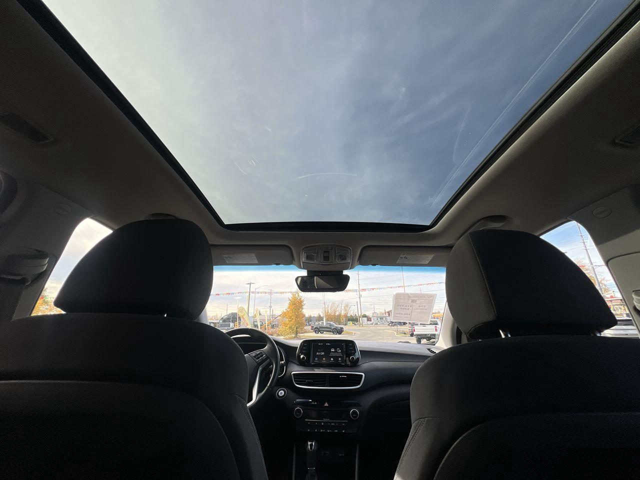 2020 Hyundai Tucson Preferred w/Trend Package AWD, HEATED SEATS, HEATED STEERING WHEEL, MOONROOF, CRUISE CONTROL, REVERSE CAM!! Photo