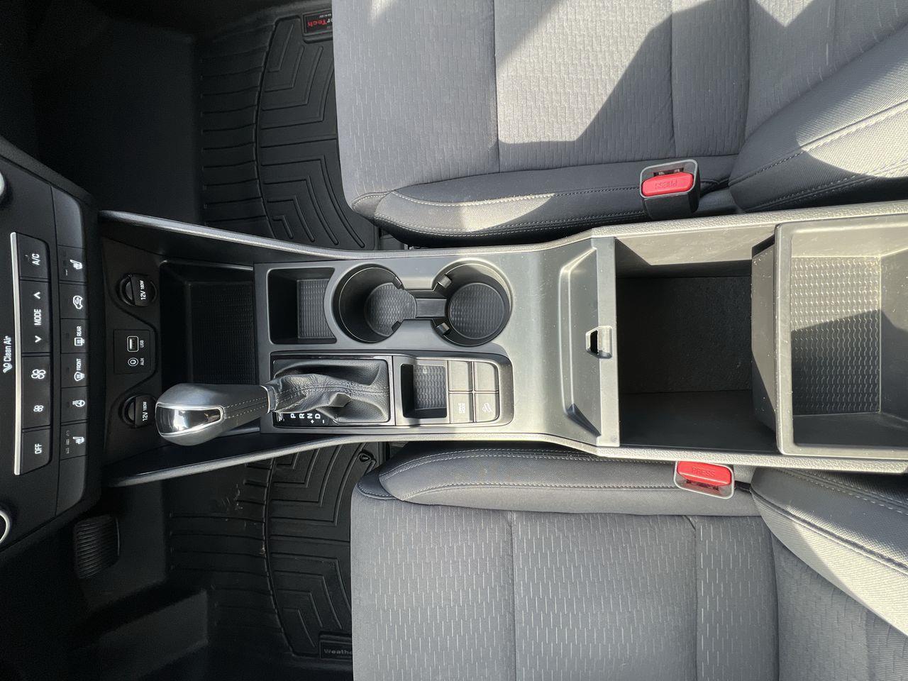 2020 Hyundai Tucson Preferred w/Trend Package AWD, HEATED SEATS, HEATED STEERING WHEEL, MOONROOF, CRUISE CONTROL, REVERSE CAM!! Photo