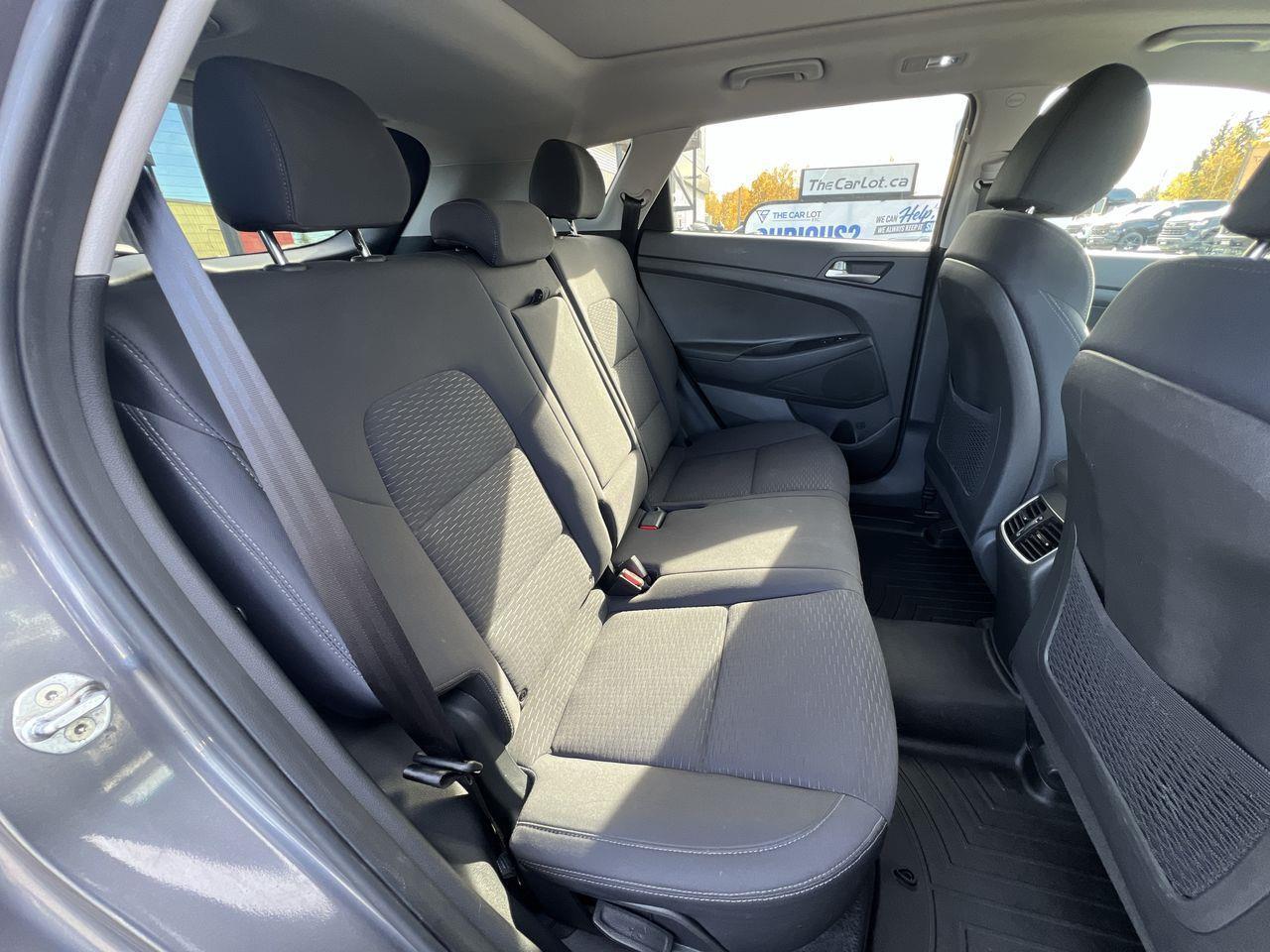 2020 Hyundai Tucson Preferred w/Trend Package AWD, HEATED SEATS, HEATED STEERING WHEEL, MOONROOF, CRUISE CONTROL, REVERSE CAM!! Photo
