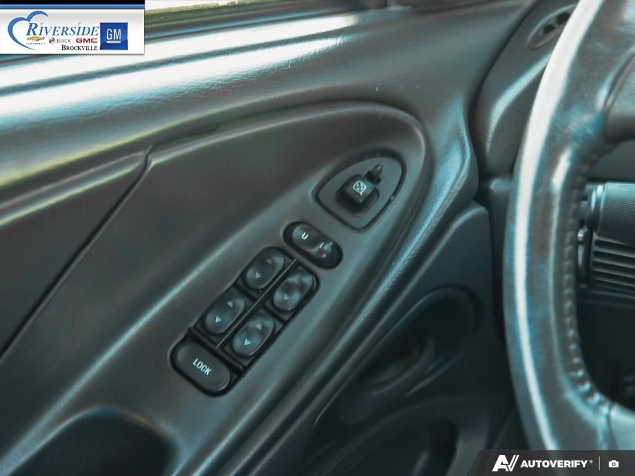 2001 Ford Mustang GT Photo