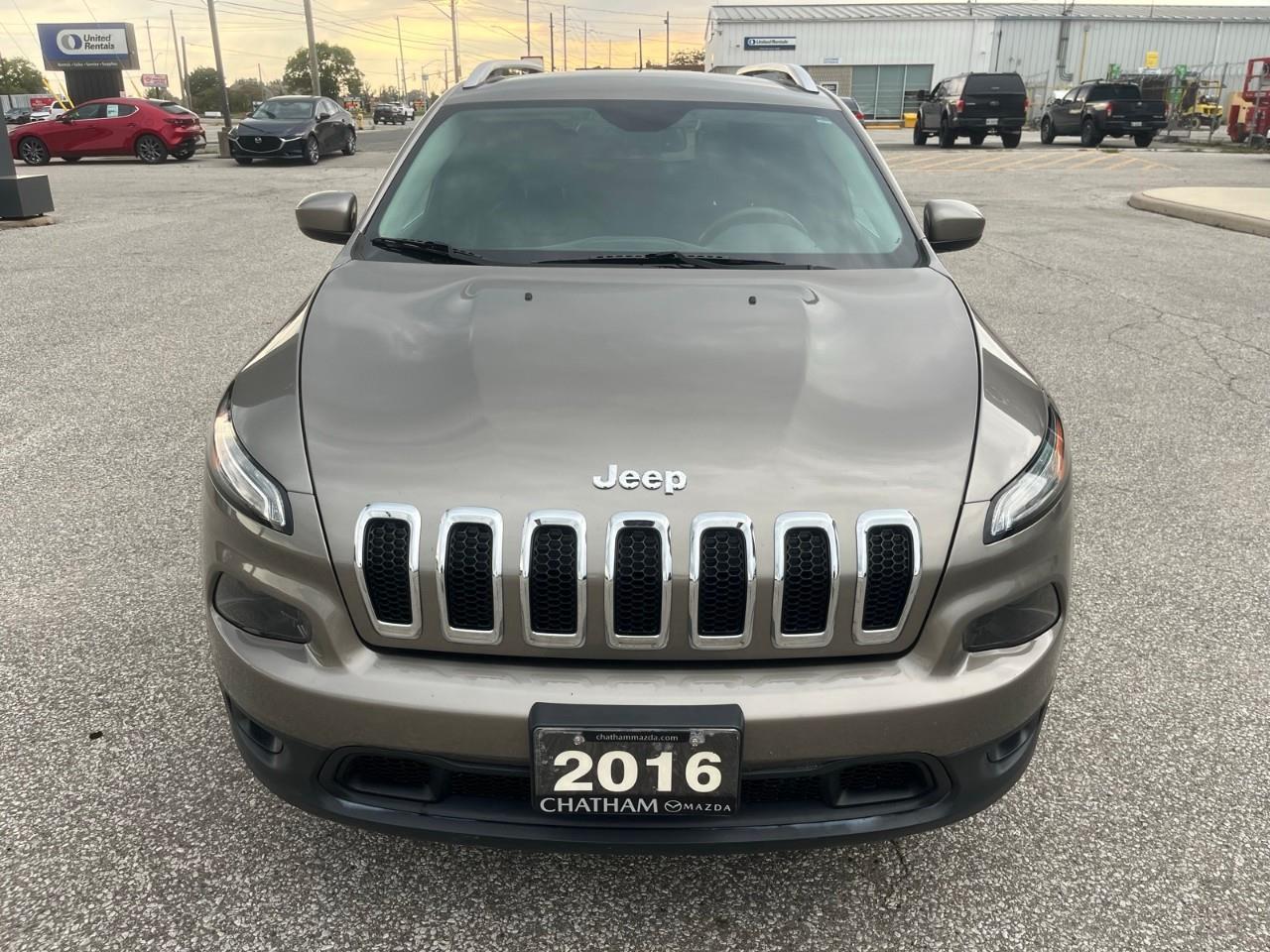 2016 Jeep Cherokee North Touchscreen Display | Low Kilometers | Remote Start Photo