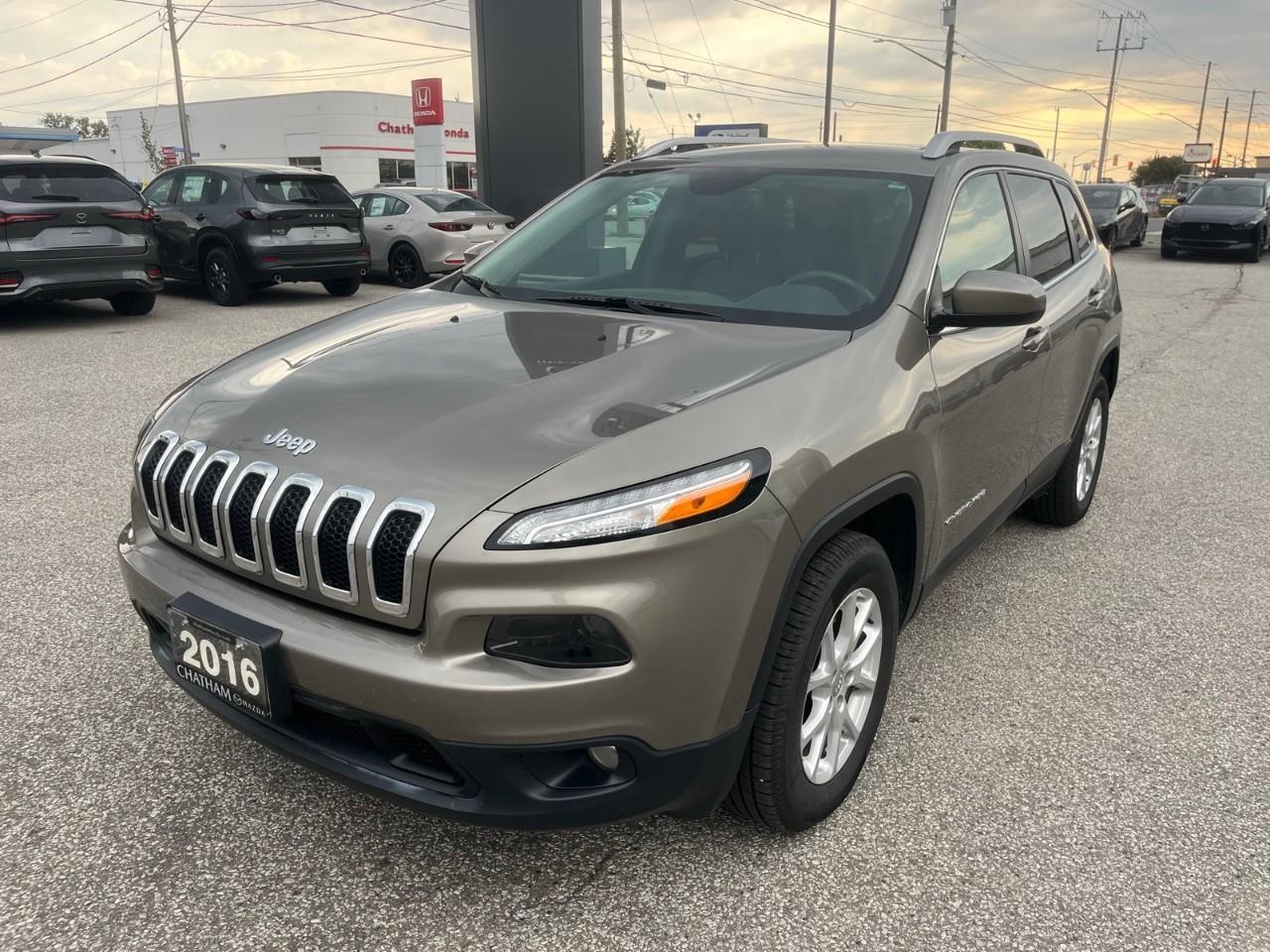 2016 Jeep Cherokee North Touchscreen Display | Low Kilometers | Remote Start Photo