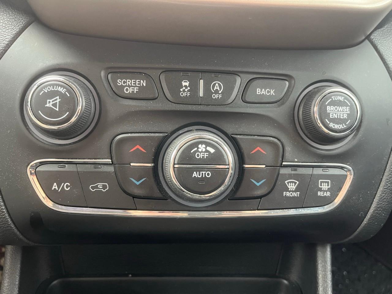 2016 Jeep Cherokee North Touchscreen Display | Low Kilometers | Remote Start Photo