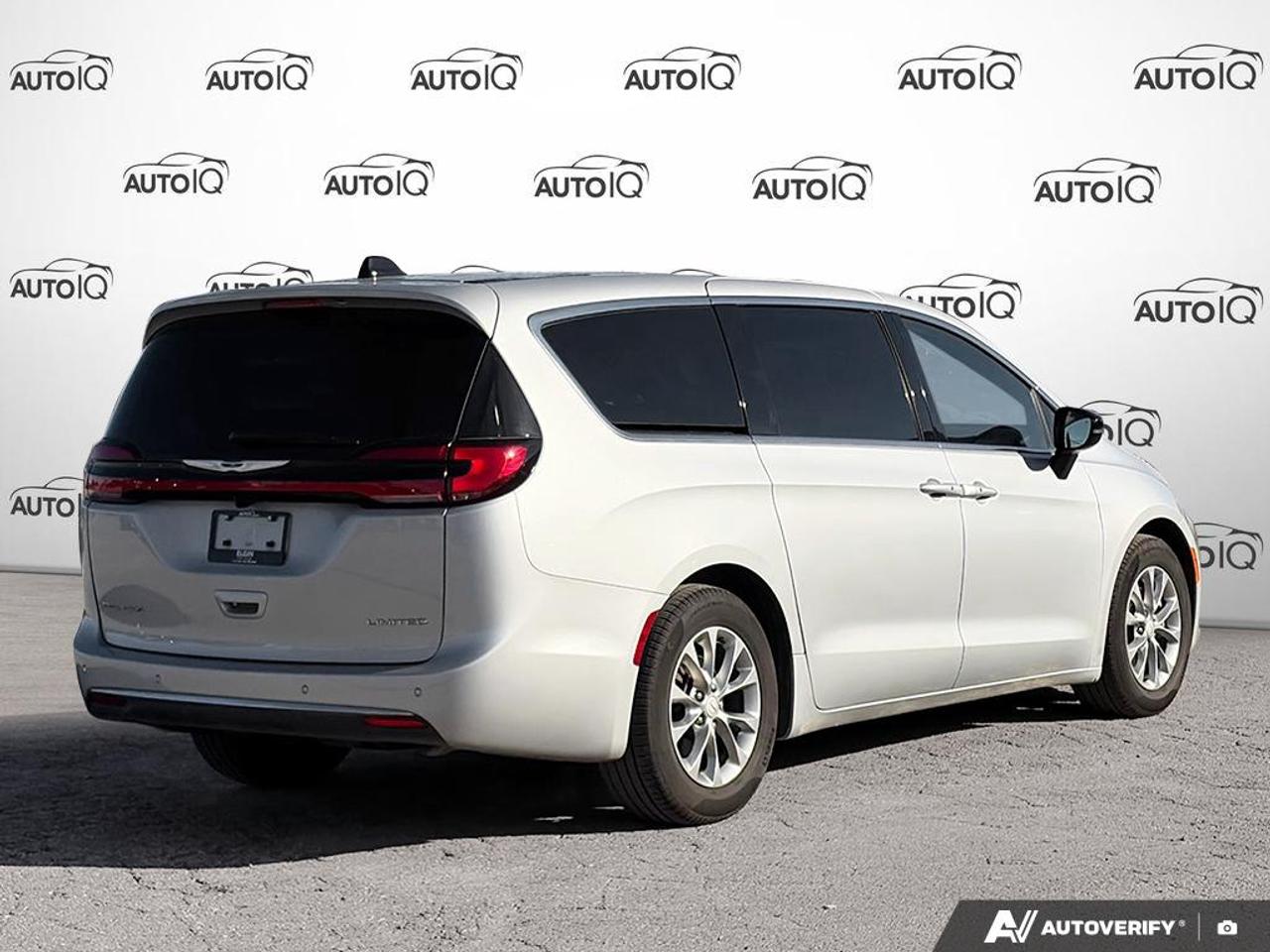2026 Chrysler Pacifica Limited FULLY LOADED | POWER SUNROOF Photo3