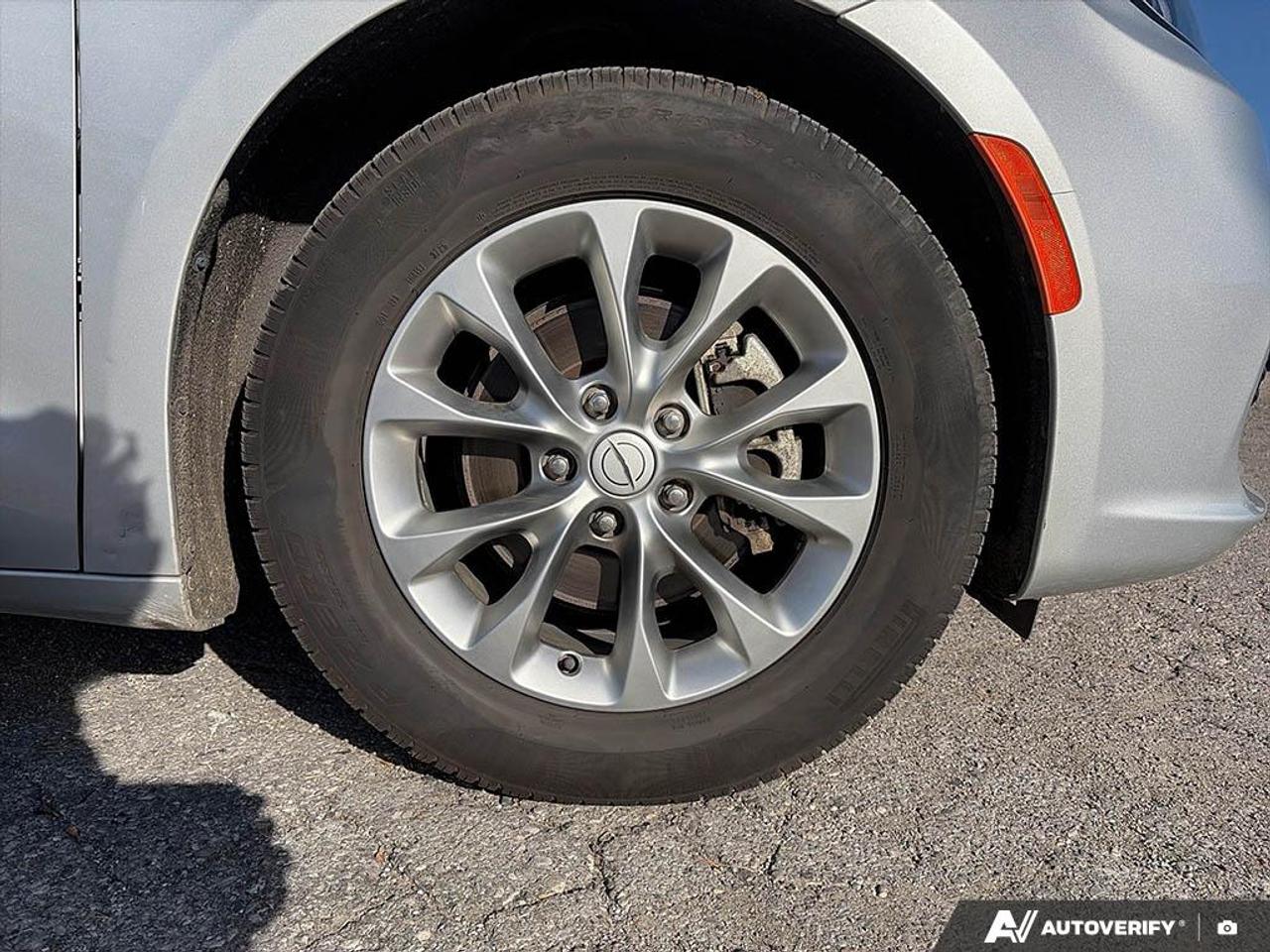 2026 Chrysler Pacifica Limited FULLY LOADED | POWER SUNROOF Photo