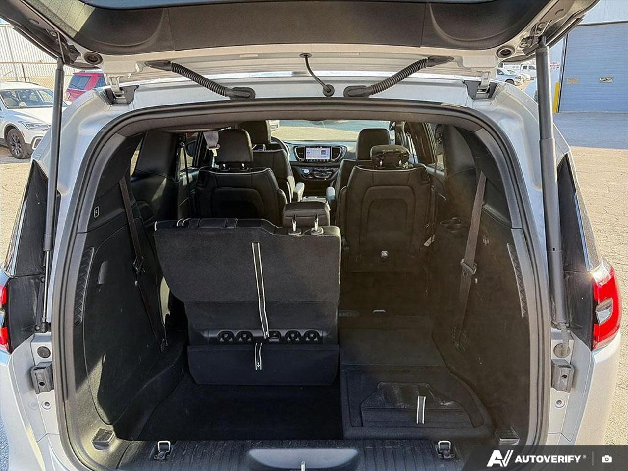2026 Chrysler Pacifica Limited FULLY LOADED | POWER SUNROOF Photo