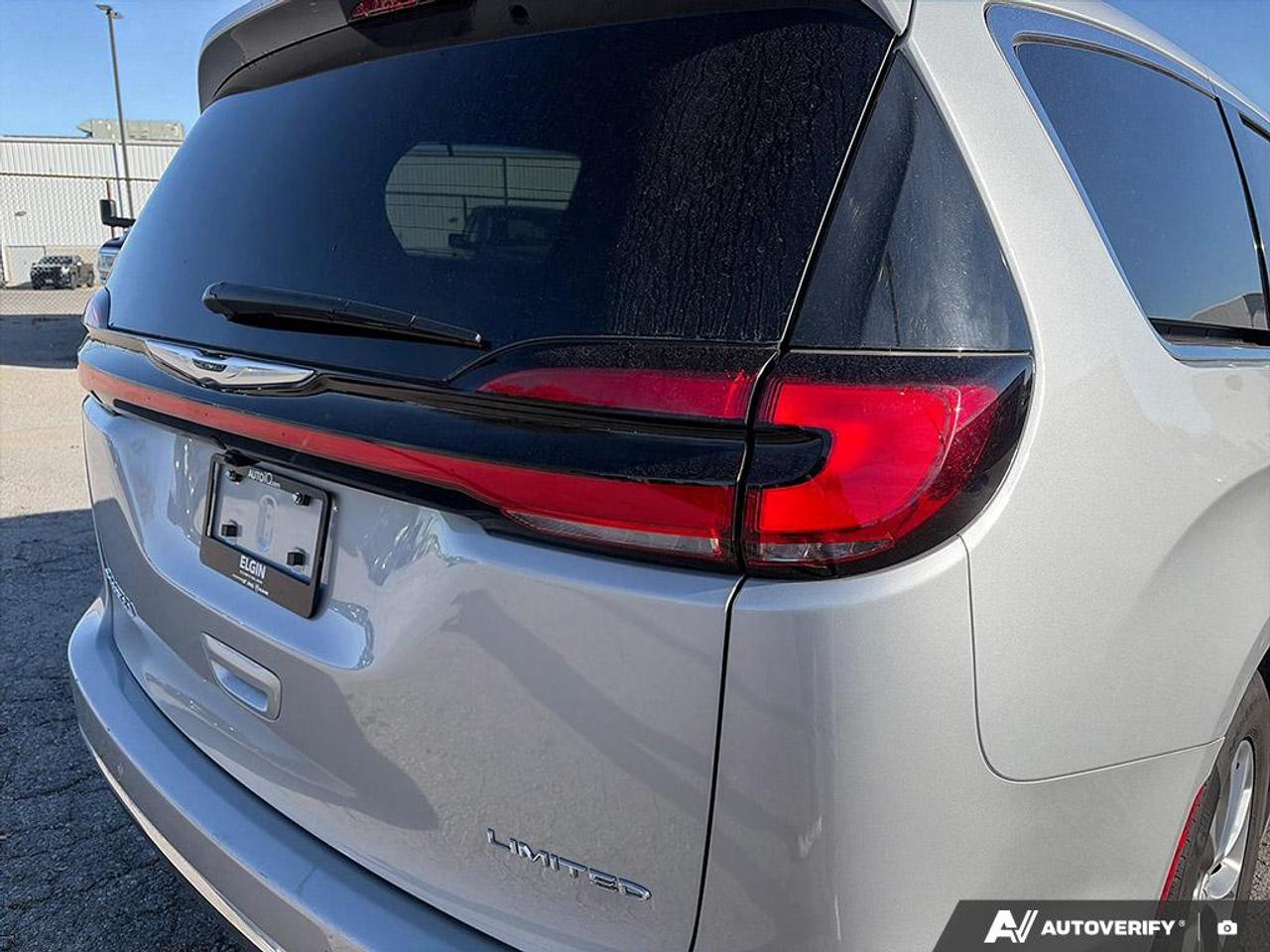 2026 Chrysler Pacifica Limited FULLY LOADED | POWER SUNROOF Photo