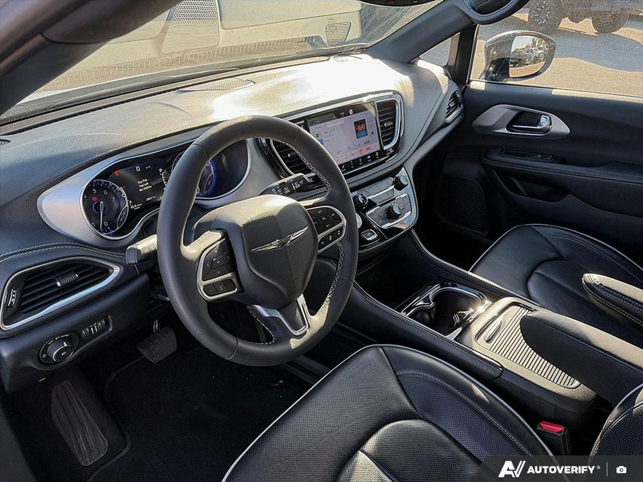 2026 Chrysler Pacifica Limited FULLY LOADED | POWER SUNROOF Photo