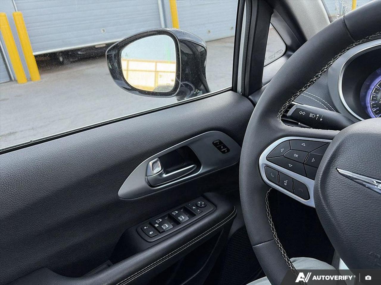 2026 Chrysler Pacifica Limited FULLY LOADED | POWER SUNROOF Photo