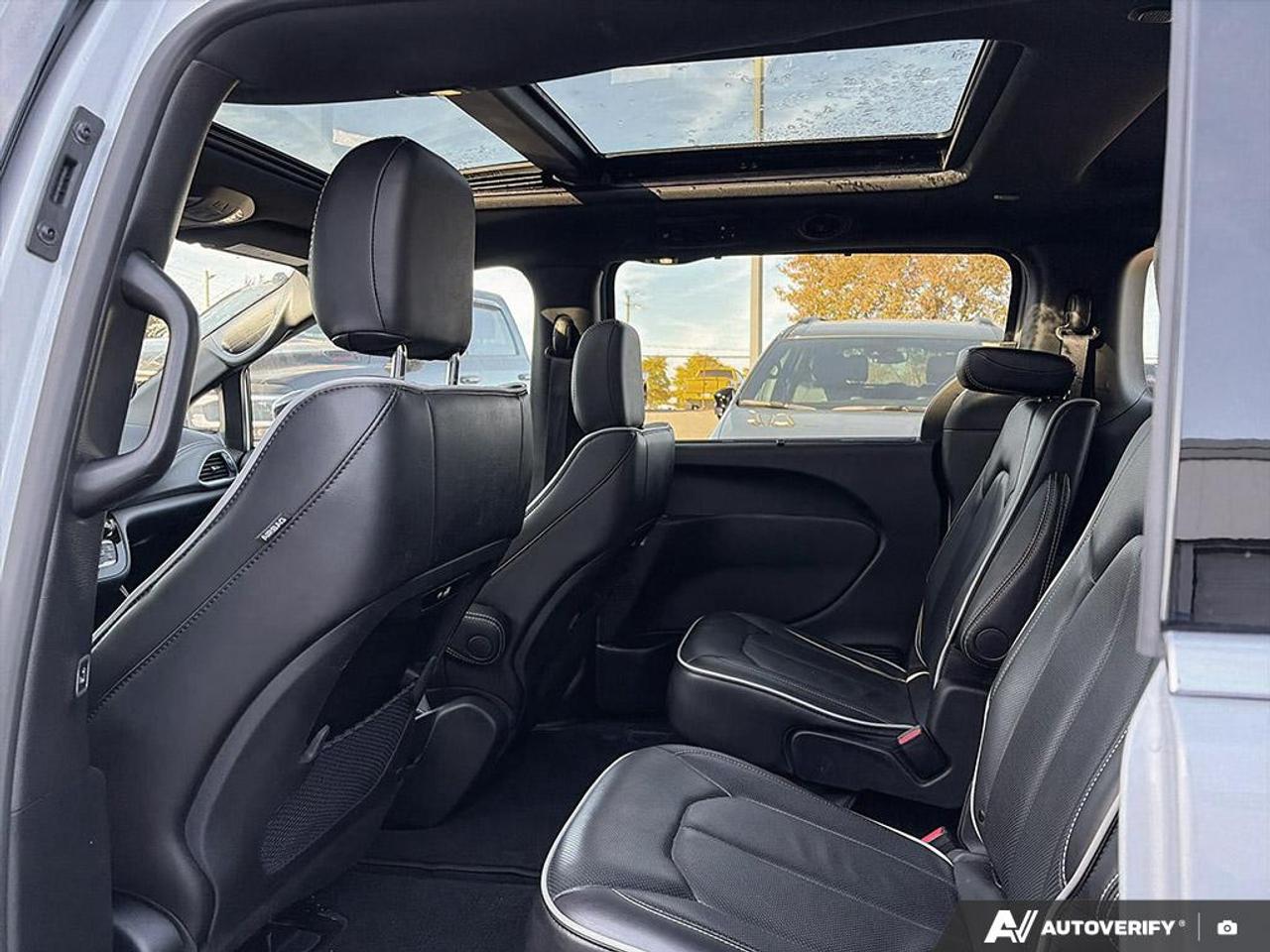 2026 Chrysler Pacifica Limited FULLY LOADED | POWER SUNROOF Photo