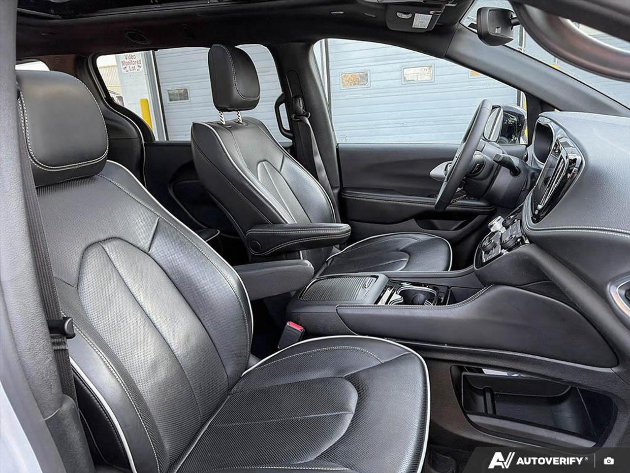 2026 Chrysler Pacifica Limited FULLY LOADED | POWER SUNROOF Photo