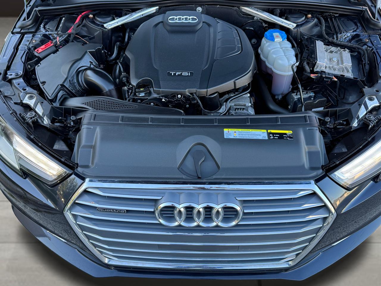 2017 Audi A4 Komfort Quattro AWD+CLEAN CARFAX+LOW KMS! Photo