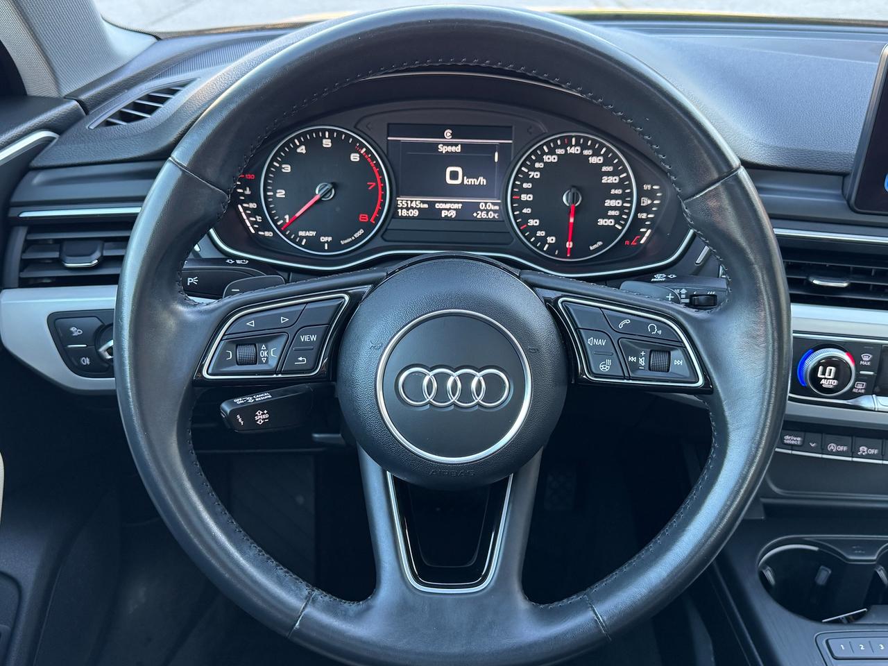 2017 Audi A4 Komfort Quattro AWD+CLEAN CARFAX+LOW KMS! Photo
