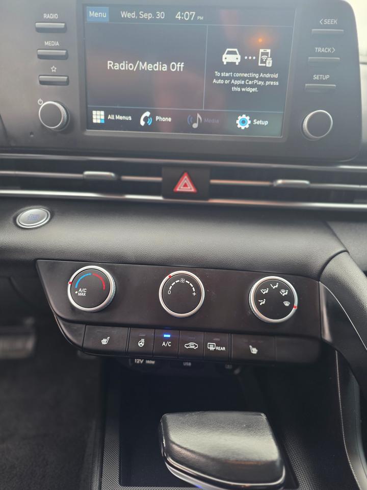 2023 Hyundai Elantra Preferred Photo