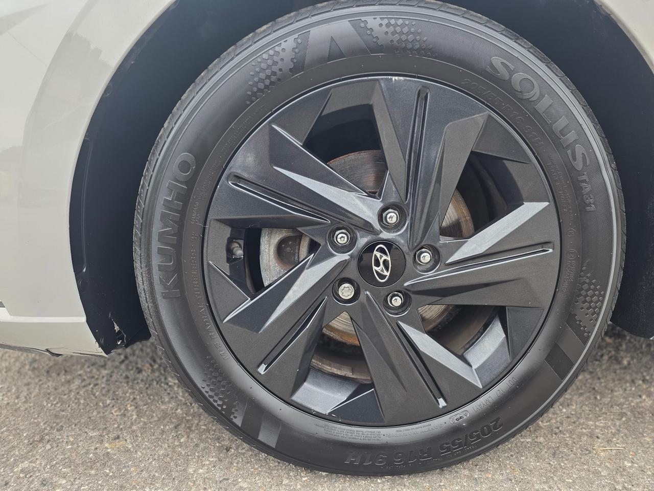 2023 Hyundai Elantra Preferred Photo