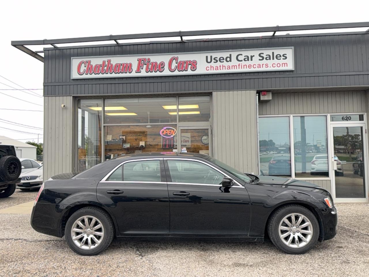 2013 Chrysler 300 Touring  - Photo #2