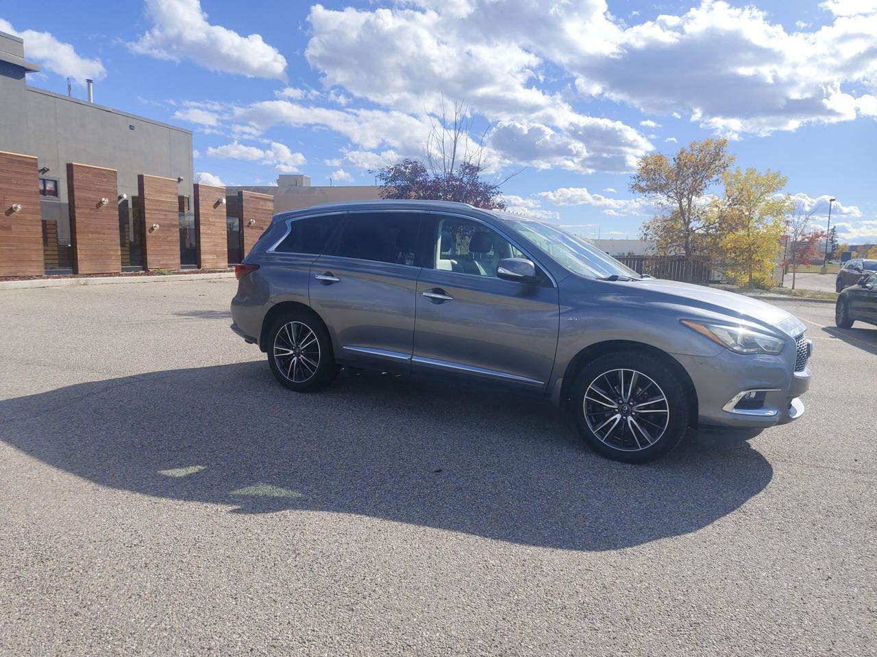 2017 Infiniti QX60  - Photo #4