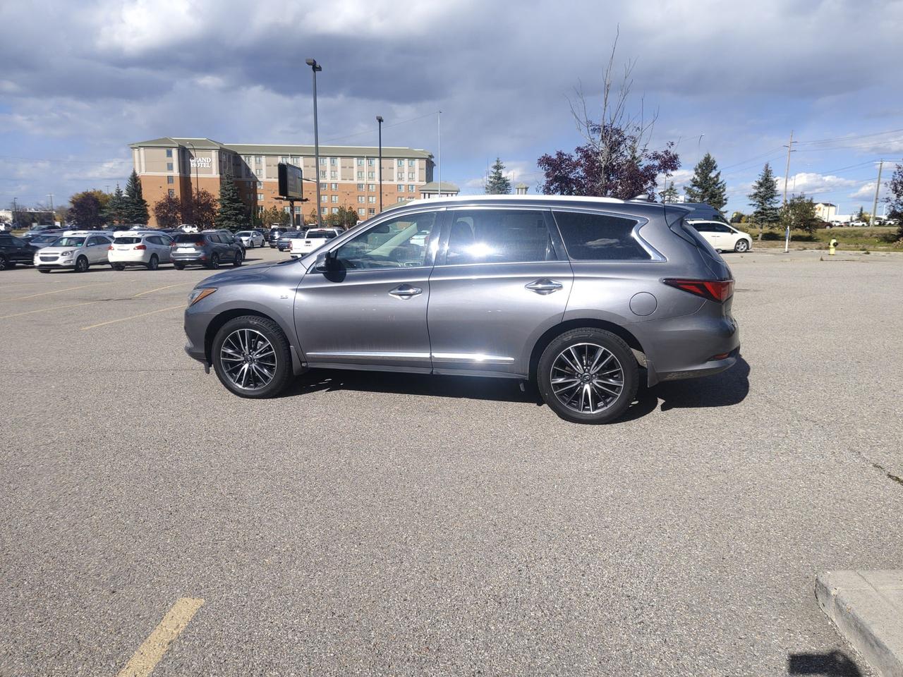 2017 Infiniti QX60  - Photo #8